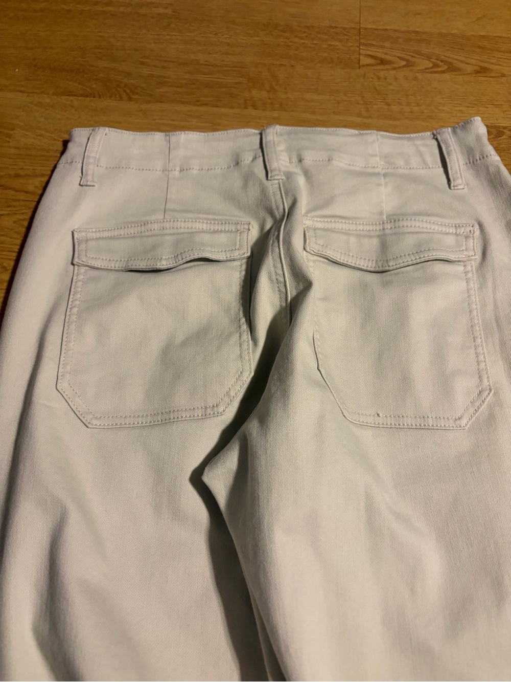 CAbi Cream Elastic Ankle denim Joggers- size 6 NWOT - Picture 9 of 9